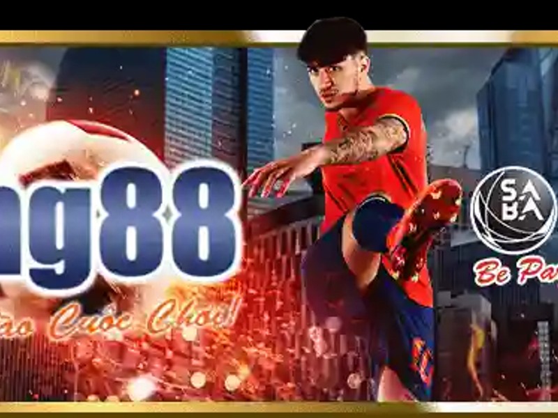 Sân cỏ bóng đá với quả bóng và cầu môn